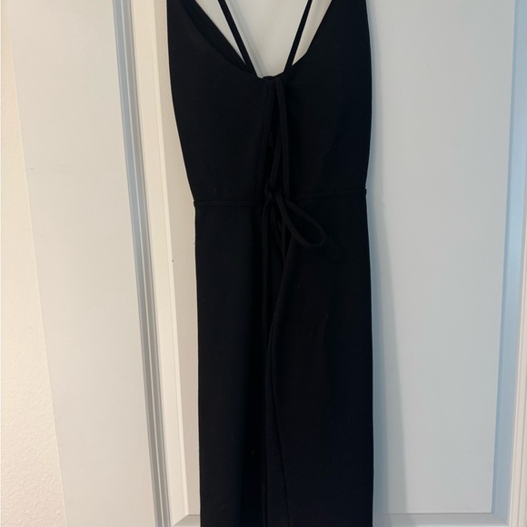Elegant Black Women's Dress - Picture 2 of 3